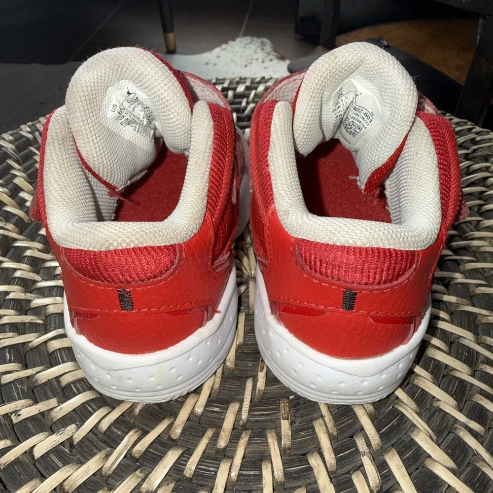 Jordan Aura 4 Child 6C Sneakers‎ Basketball University Red Patent Leather